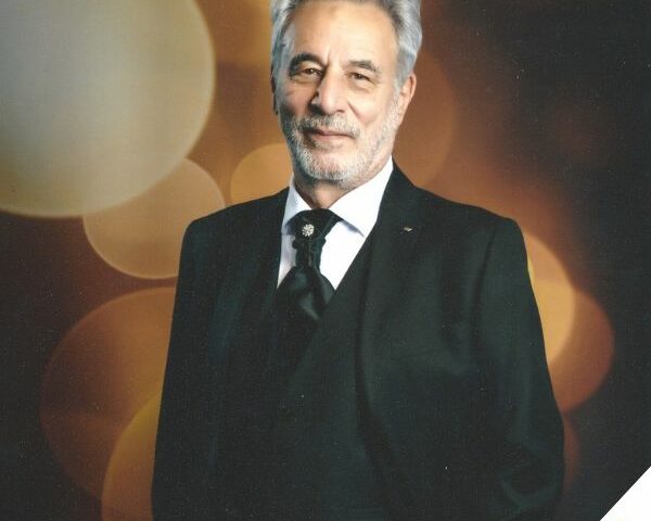 Presentazione del Dottor Gian Piero Abbate Laureato in Fisica a Padova con tesi sulla progettazione un particolare del CERN di Ginevra, diplomato in Teologia, ricercatore di Biofisica ed Epigenetica, esperto sul Cambiamento Globale e Climatico