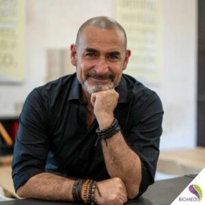 Dottor Natale Petti, Psicologo clinico e Naturopata Evolutivo è direttore di Scuole Aron e Fondatore della BioPsicoQuantistica, presidente del comitato tecnico scientifico della “Jean Monnet” Bruxelles – Belgio.